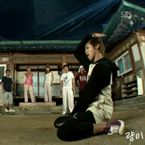Yunho7jnk73.gif